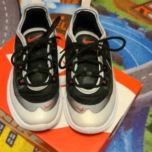 Nike Air Max Axis Size 9c